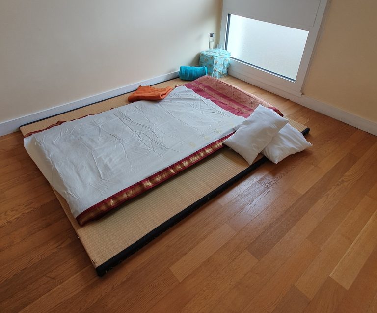 Futon small v1 768x637